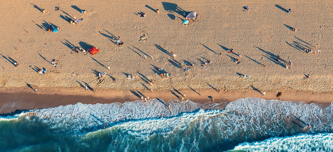 卡海滩摄影照片_在圣塔莫尼卡海滩从上面鸟瞰图 