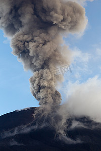 4月29日摄影照片_通古拉瓦火山吸烟