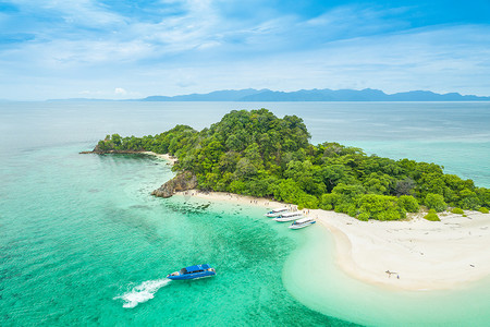 泰国沙敦朴潘文凯岛附近的热带海滩安达曼海鸟瞰图.