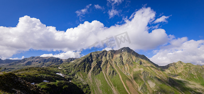 奥地利阿尔卑斯山中著名的Timmelsjoch高山路也被称为Passo Rombo