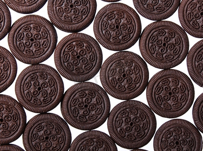奥利奥插画摄影照片_奥利奥。与白隔离霜装填的巧克力饼干。背景.