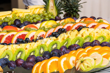 正宗太和板面摄影照片_自助餐桌公司。浆果和柑橘类水果