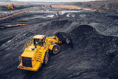煤矿开采摄影照片_在露天煤矿开采
