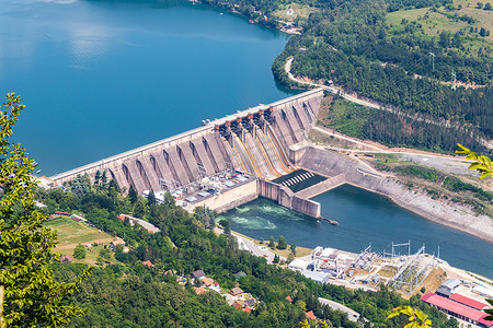塞尔维亚巴伊纳巴斯塔佩鲁卡湖和德里纳河上的水电站.