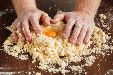 面粉场景摄影照片_自制烤，厨房场景展示黄油、 面粉、 糖和 