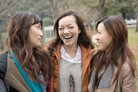 台北摄影照片_在公园里快乐微笑的亚洲女性