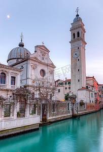 餐饮订座摄影照片_圣 Giorgio dei 订造同其钟楼在日落时，威尼斯，意大利