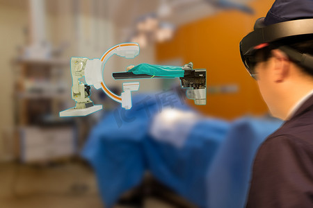智能医疗技术机器人概念, 医生 (模糊) 使用增强型混合虚拟现实技术在手术室看到自主机器人 x 线患者分析, 诊断3d