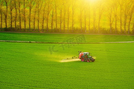 农业机械喷洒杀虫剂