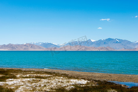 塔吉克斯坦帕米尔山脉- -塔吉克斯坦戈尔诺-巴达赫尚的卡拉库尔湖。位于世界遗址塔吉克国家公园（帕米尔山脉）).