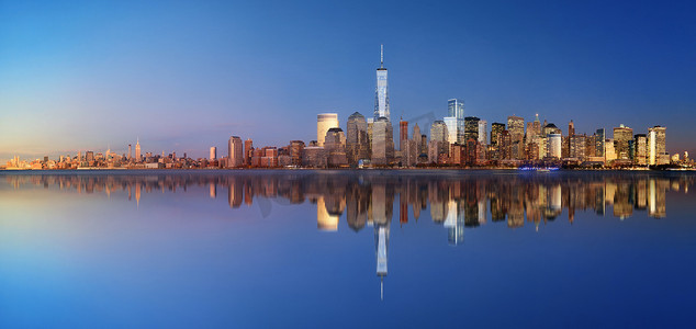 纽约城市天际线与日夜反射相融合.