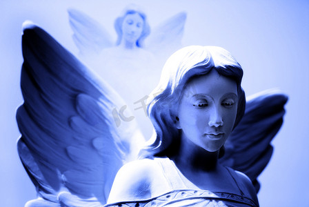 天使雕塑摄影照片_双天使雕像
