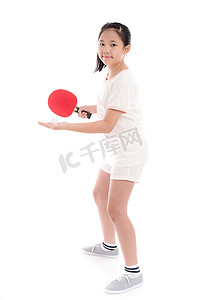乒乓球女孩摄影照片_美丽的亚洲女孩打乒乓球在白色背景隔离