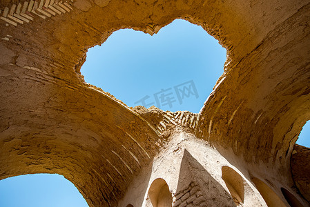 Yazd -伊朗。2017年4月23日。亚兹德静默寺，伊兹德。耶兹拥有蜿蜒的小路、密密麻麻的獾林、泥砖屋和令人愉快的住宿之地，是个