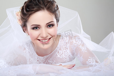 美丽新娘的画像。婚纱婚礼装饰