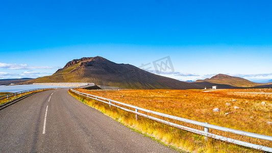 夏末摄影照片_美丽多彩的冰岛风光全景, 冰岛, 夏末时间