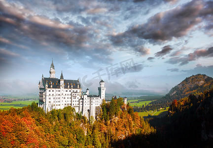 德国巴伐利亚州的著名新天鹅城堡。