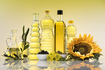 从葵花籽、橄榄、菜籽油中提取出健康的油. 烹调用油