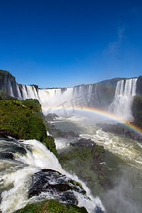 与完整的彩虹美丽伊瓜苏大瀑布