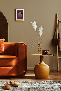价格表模板摄影照片_现代家居室内设计理念，配有设计沙发、木制居室屏风、枕头、毛毯、画框、侧卧椅和个人配饰，家居装饰时尚。模板.