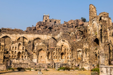 Golkonda 是印度南部的堡垒和堡垒, 是库特布沙希王朝中世纪苏丹的首都, 位于海德拉巴以西11公里处。.