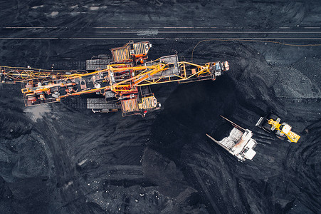 开采砂石摄影照片_在露天煤矿开采