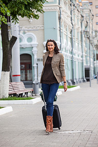 pretty摄影照片_pretty adult businesswoman with a suitcase