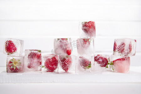 冰块与草莓