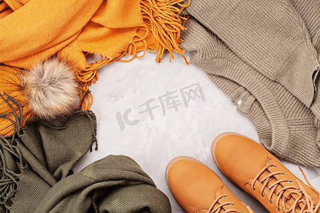 平躺与舒适的温暖服装为寒冷的天气。舒适 