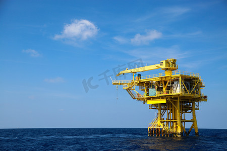 石油和钻井平台产业生产石油和天然气在能源业务、 重工业和努力的工作，在海上的离岸，建设平台.