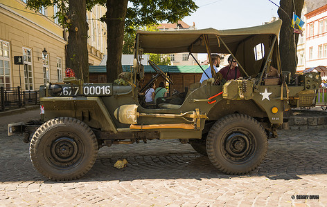 police摄影照片_The restored car JEEP WILLYS (Military Police)