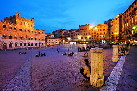 Piazza del Campo with Palazzo Pubblico，锡耶纳，意大利