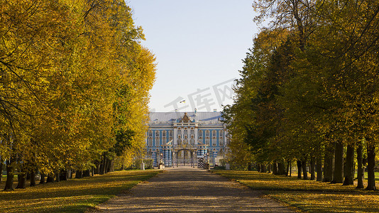park摄影照片_The view from the park to the Ekaterina's Palace in Saint-Petersburg