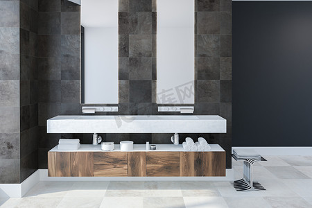 白色和木制双水槽的虚荣单位附着在黑色瓷砖浴室墙上, 上面挂着两个垂直的镜子。舒适的家庭和放松的概念。3d 渲染