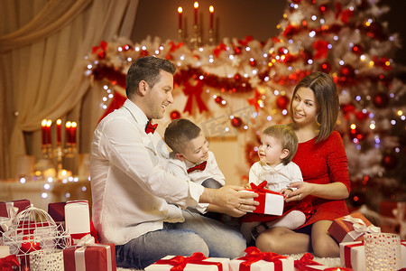圣诞全家福, 装饰圣诞树, 儿童礼物礼盒