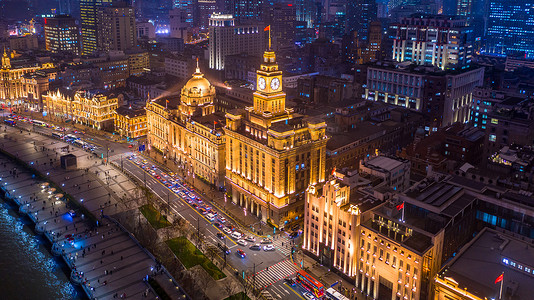 上海的夜景上海的夜景上海的外滩是上海中部一个有名的海滨地区.