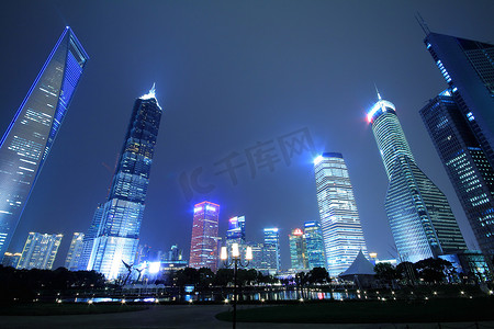 夜上海摄影照片_上海陆家嘴金融与城市建筑的城市景观