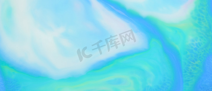 流体艺术。液体上的绿松石抽象背景。全息蓝绿色背景。五色液体污渍。宽屏