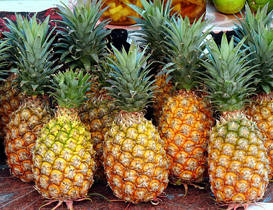 马克菠萝摄影照片_出售新鲜成熟菠萝