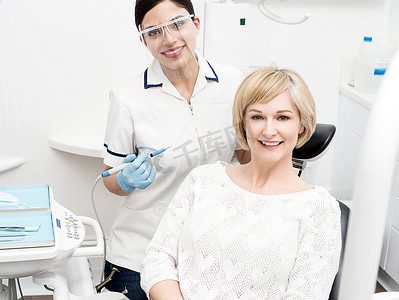 女牙医与病人