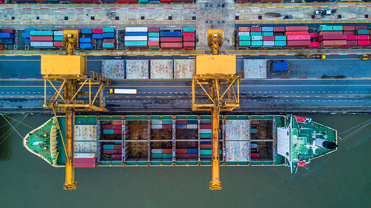 集装箱船，用于进出口集装箱，航观业务，海上船舶物流和货物运输.