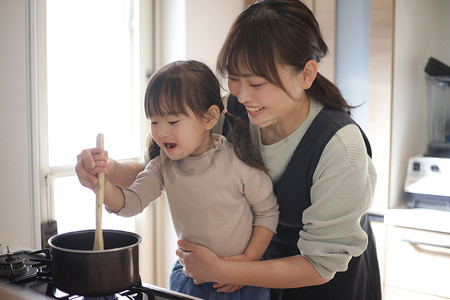 cooking摄影照片_parent and child cooking