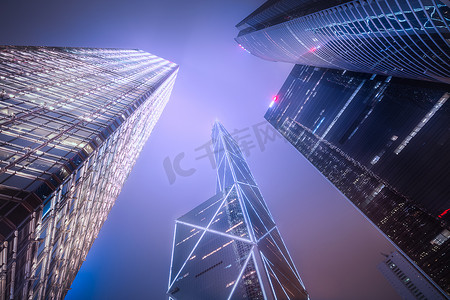 香港赛马摄影照片_仰望香港以下的摩天大楼