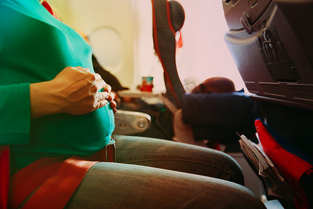 孕妇坐飞机去旅游