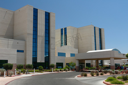 美丽和大规模的医院大楼倾斜的角度.