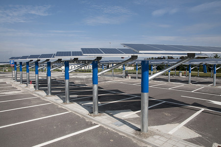 超高频模块摄影照片_可再生能源: 太阳能电池板