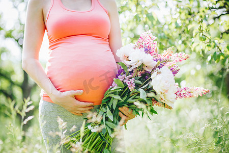 孕期、 产期和新的家庭观念