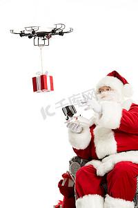 hexacopter摄影照片_使用无人机的圣诞老人 