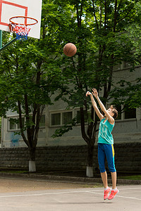 少女打篮球
