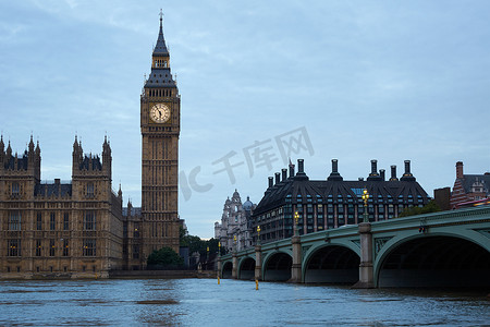 Big Ben and bridge, traffic at dusk in London